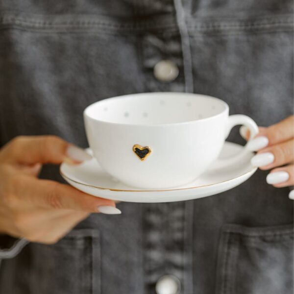 Porcelianinis puodelis su širdele