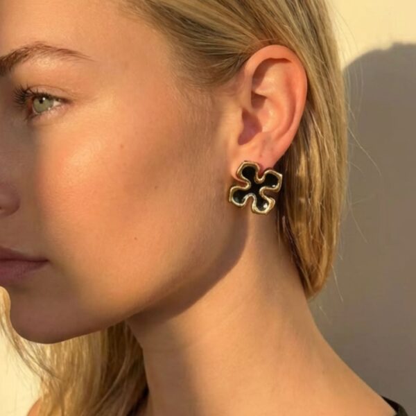 Porceliano auskarai Juodas dobiliukas