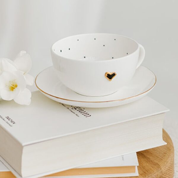 Porcelianinis puodelis su širdele