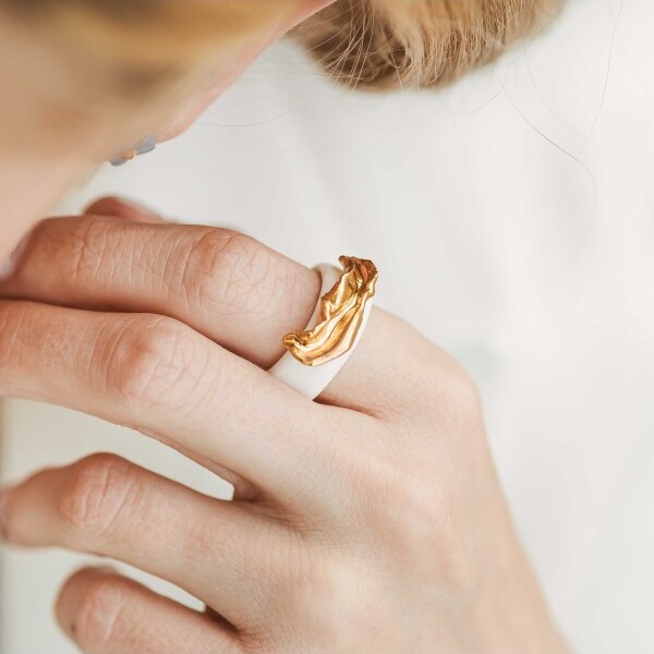 Porcelain ring
