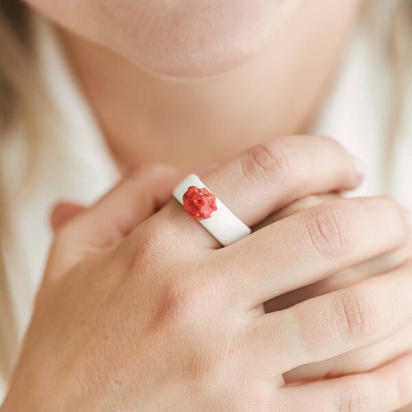 Porceliano žiedas Rožė