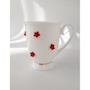 Puodelis su gėlytėmis