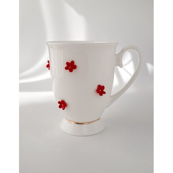 Puodelis su gėlytėmis