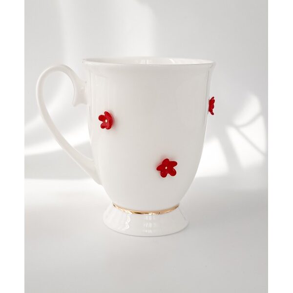 Puodelis su gėlytėmis