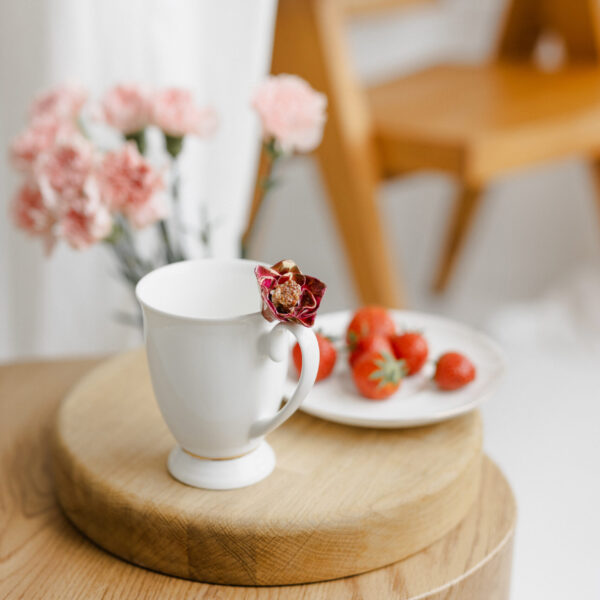 Porcelianinis puodelis su vanadinitu