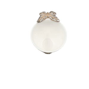 Porcelianinis puodelis su pilku drugeliu