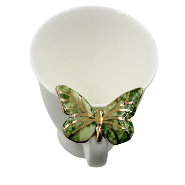 Porcelianinis puodelis su žaliu drugeliu