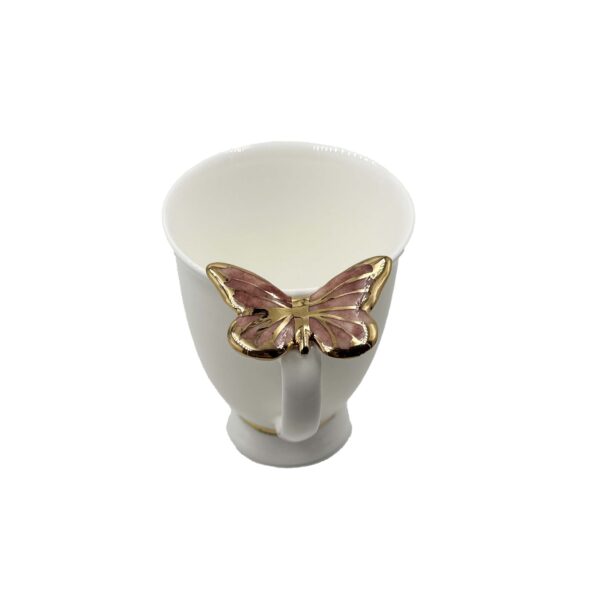 Puodelis-su-roziniu-drugeliu