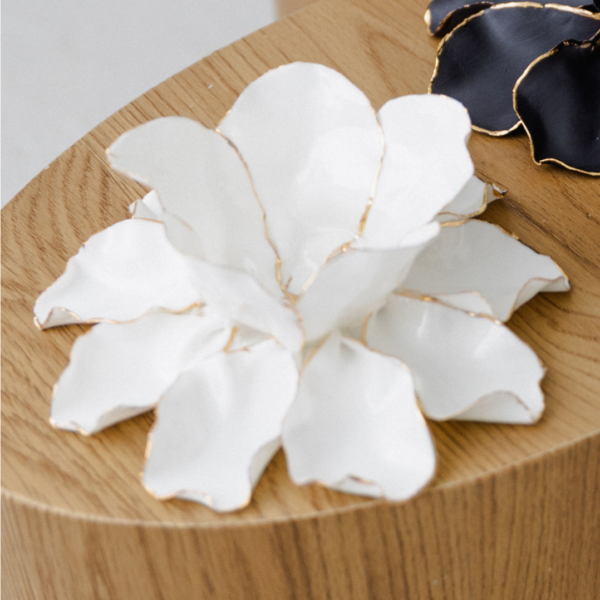 Gėlės žiedelis porcelianinis šeimos židinys