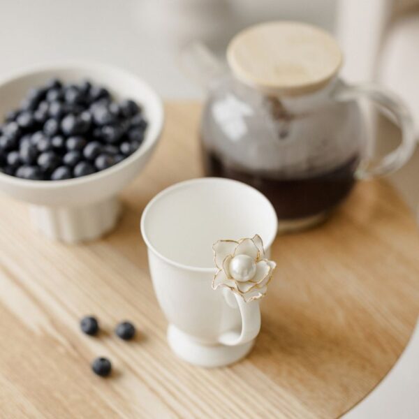 Porcelianinis puodelis su perlu
