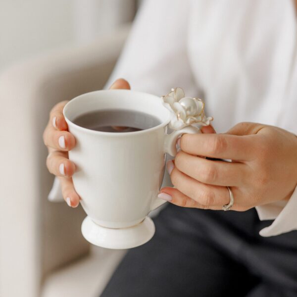 Porcelianinis puodelis su perlu