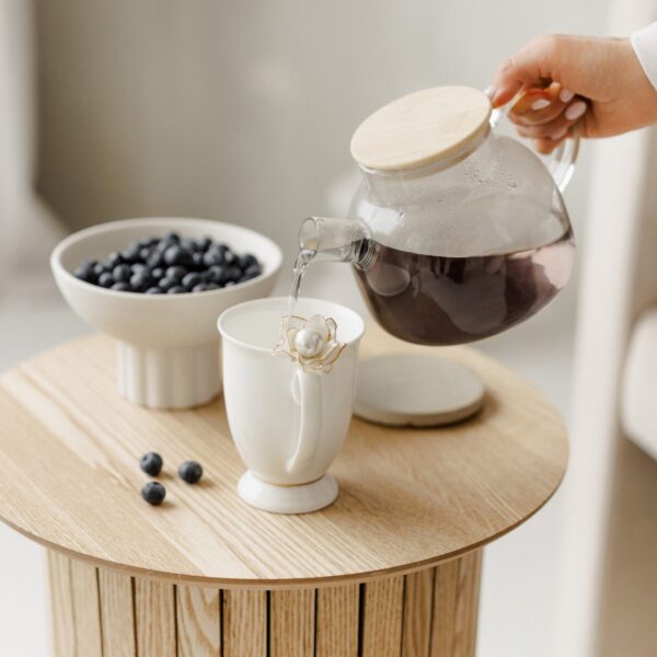 Porcelianinis puodelis su perlu