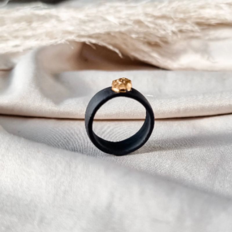 Elia juodo porceliano žiedas