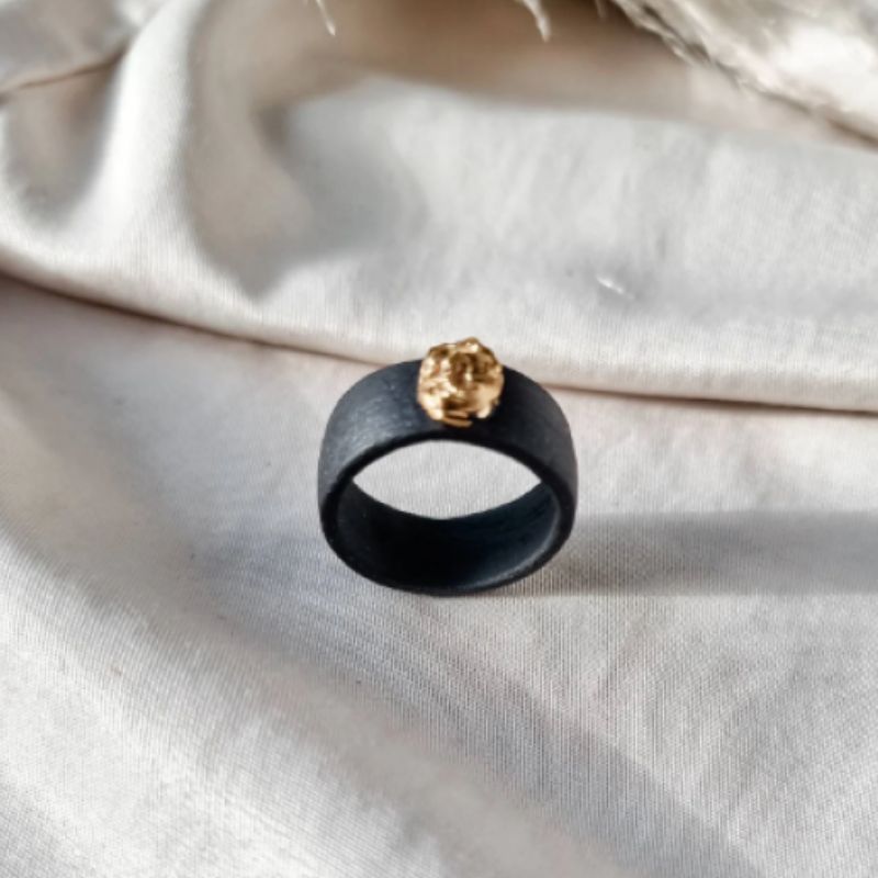 Elia juodo porceliano žiedas