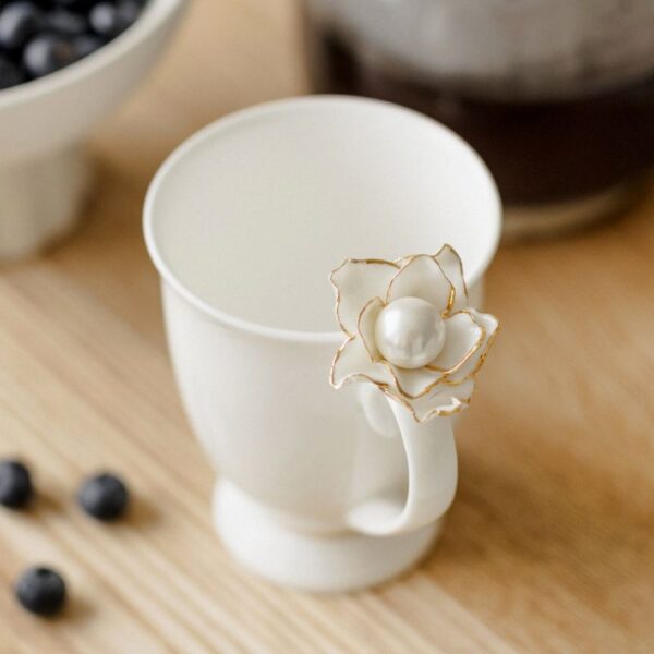 Porcelianinis puodelis su perlu