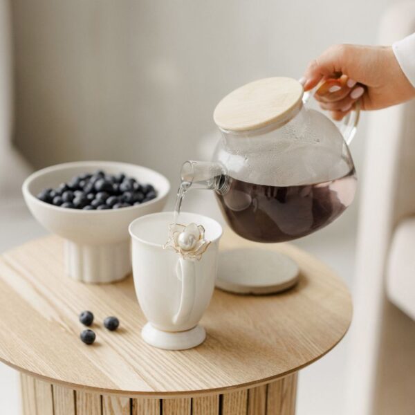 Porcelianinis puodelis su perlu