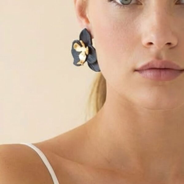 Juoda orchideja porceliano auskarai