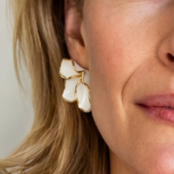 Žiedlapiai porceliano auskarai