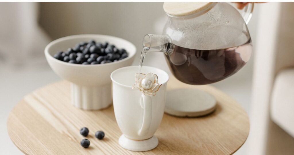 Porcelianinis-puodelis-su-perlu-pagr1