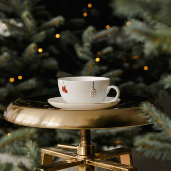 Porcelianinis kalėdinis puodelis su lėkštute