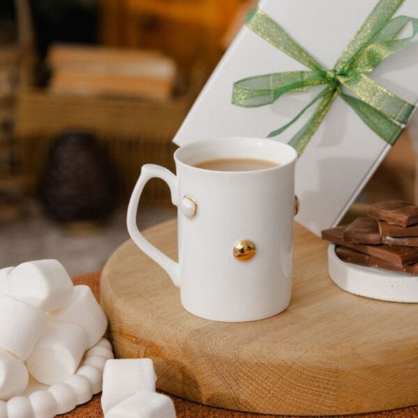 Porcelianinis puodelis su burbuliukais