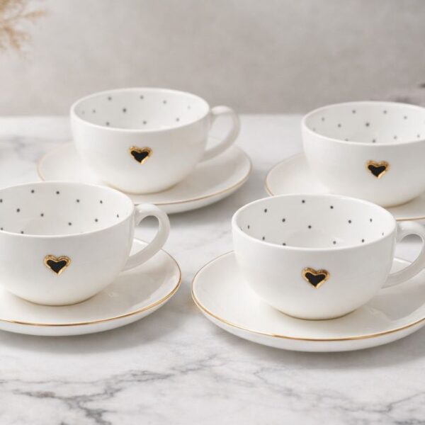 porcelianinis puodelis su širdele